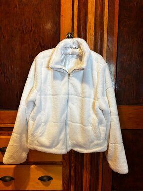 Love 83 White Faux Fur Zip Up Jacket Size 2XL